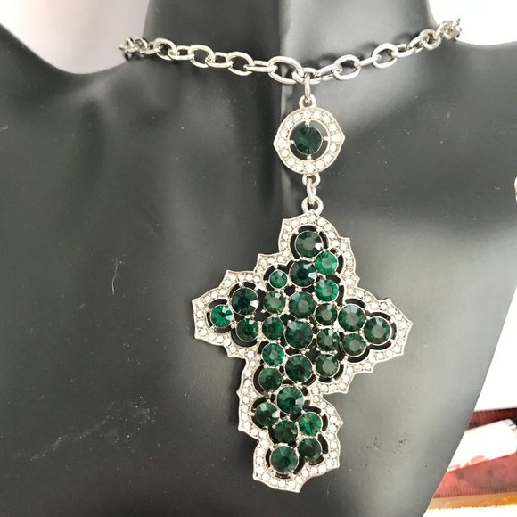 Celtic Cross Necklace Green Crystals Simulated Emeralds Silver Rhodium Plated - Picture 3 of 11